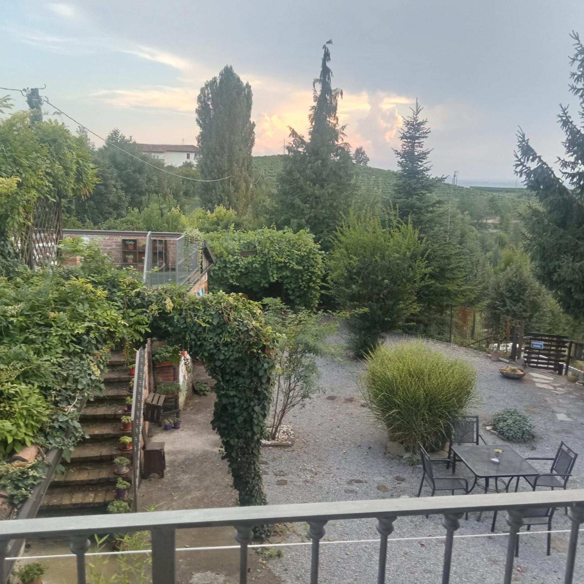 Agriturismo Bric Di Gai Monforte dʼAlba Esterno foto